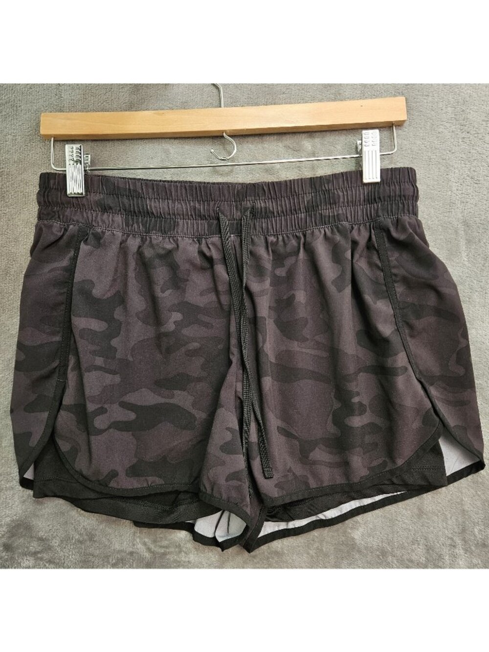 Velocity Womens Black Camo Running Shorts Size L Mid Rise 2-in-1 Athletic Gym